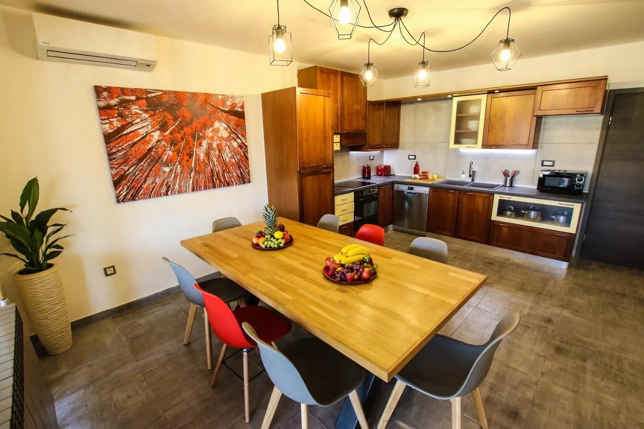 Apartment Tina I kontakti